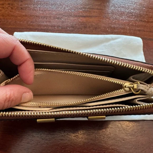 Chloe Brown Leather Wristlet with Gold Details - Picture 5 of 5